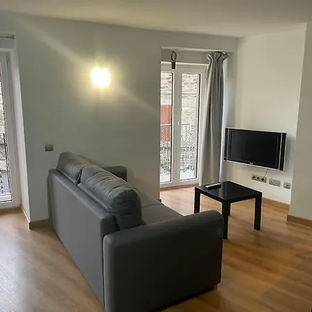 - Piso Centrico Y Muy Luminoso Apartment Llivia